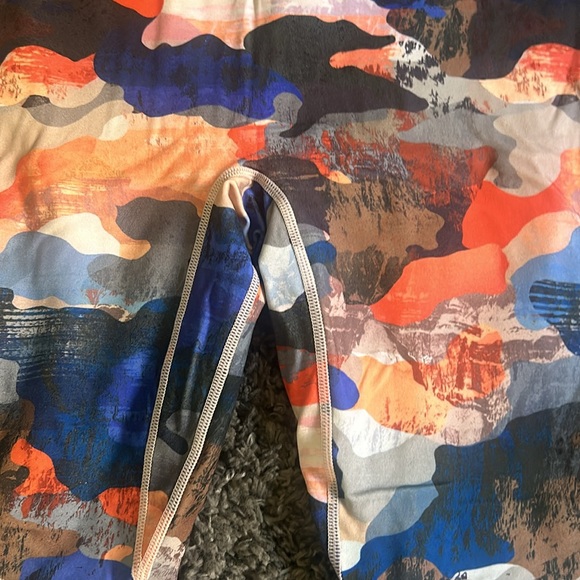 Fabletics Camo Leggings - Picture 4 of 7